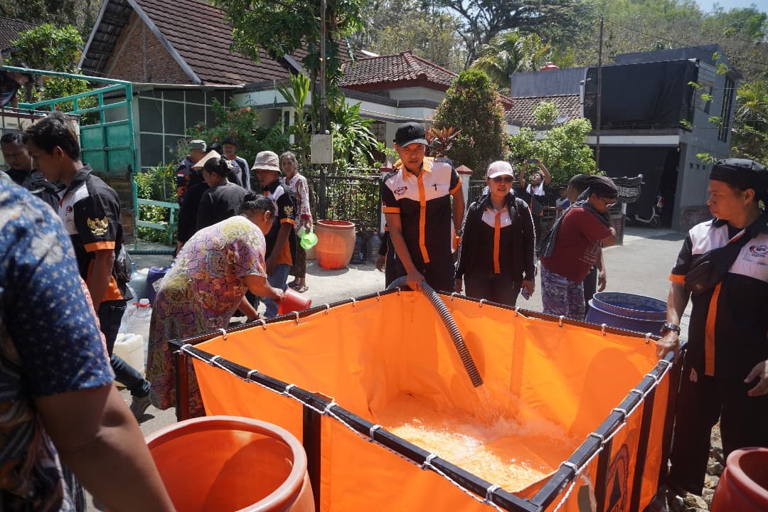 Komunitas ARPAC Kirim 35 Tangki Air Bersih untuk Warga Terdampak Kekeringan