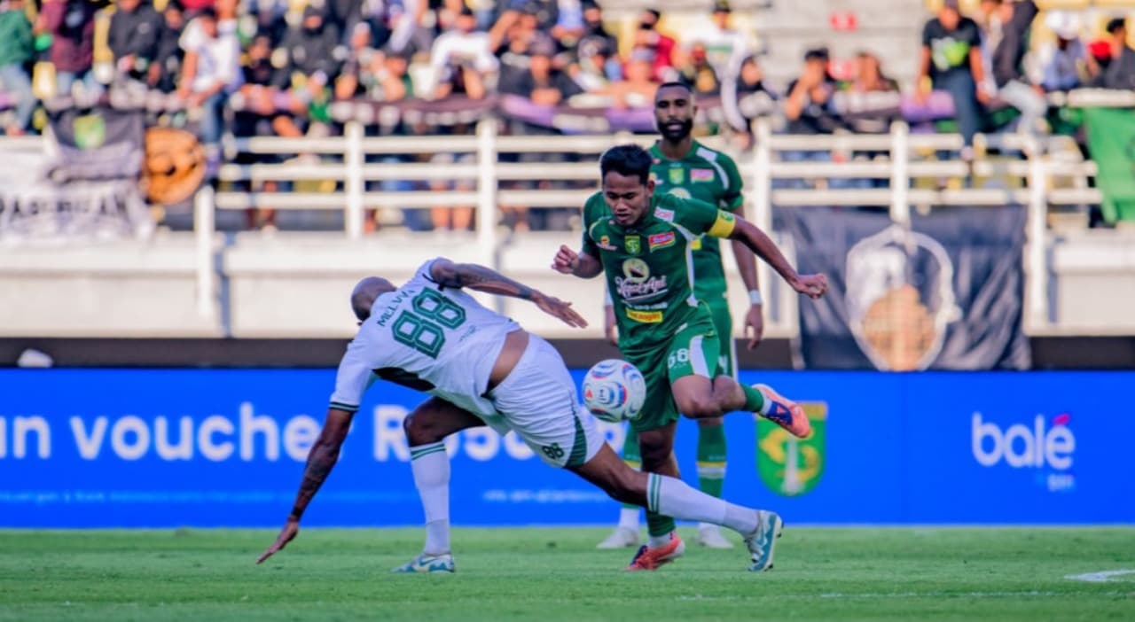 Cetak Brace ke Gawang PSS, Miguel Pereira Selamatkan Persebaya dari Kekalahan