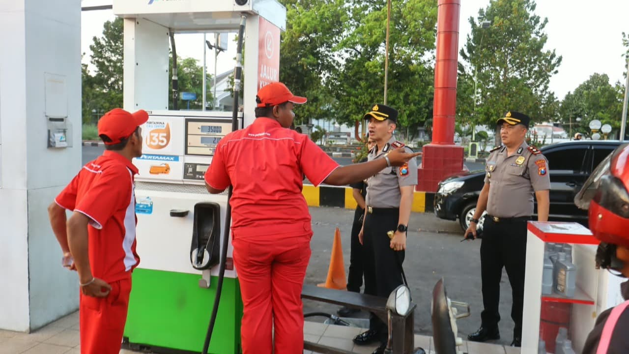 Antrean BBM Mengular di Kota Probolinggo, Polisi Ungkap Penyebabnya