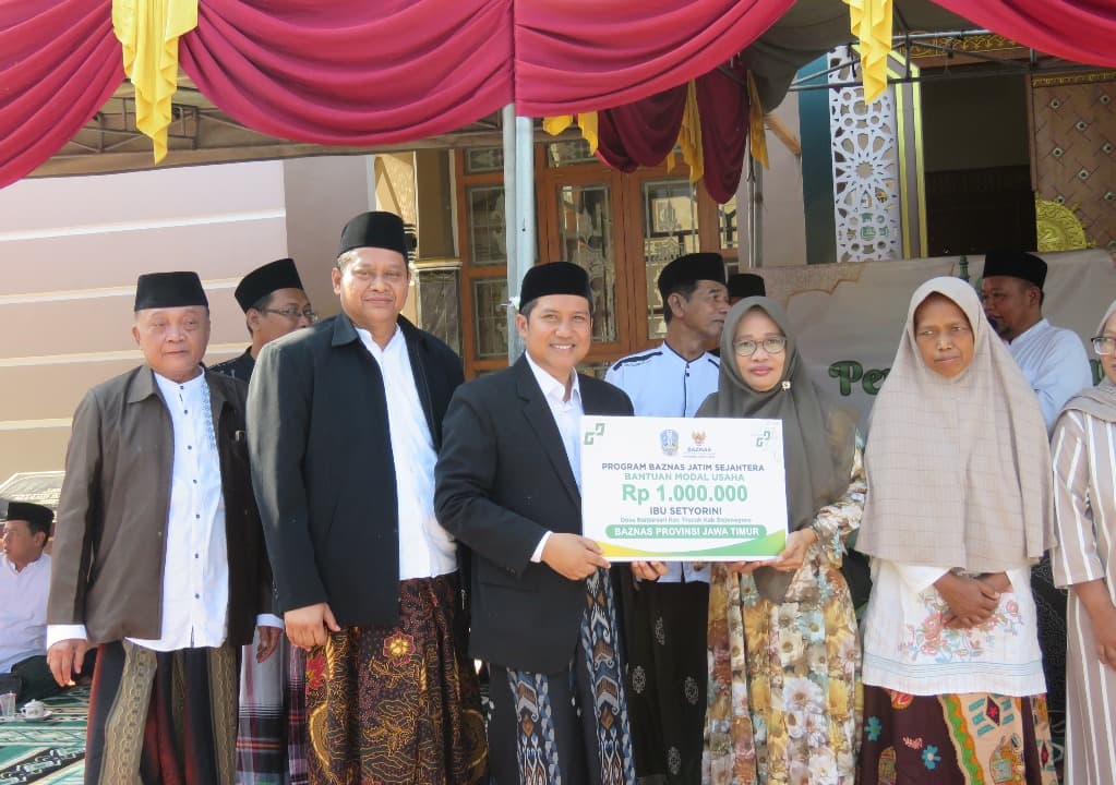 BAZNAS Jatim Bantu Kembangkan Usaha 50 Mustahik Jamaah Masjid Darussalam Bojonegoro