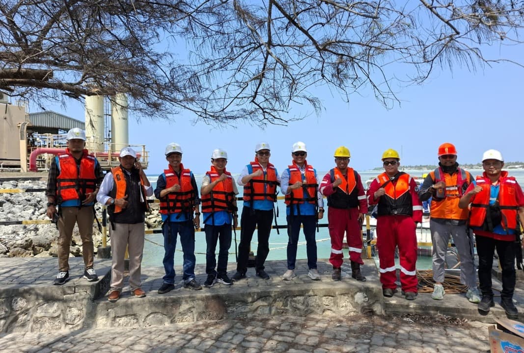 Semangat Hari Sumpah Pemuda, PLN Tinjau Proyek PLTS 1 MW di Pulau Pagerungan Kecil