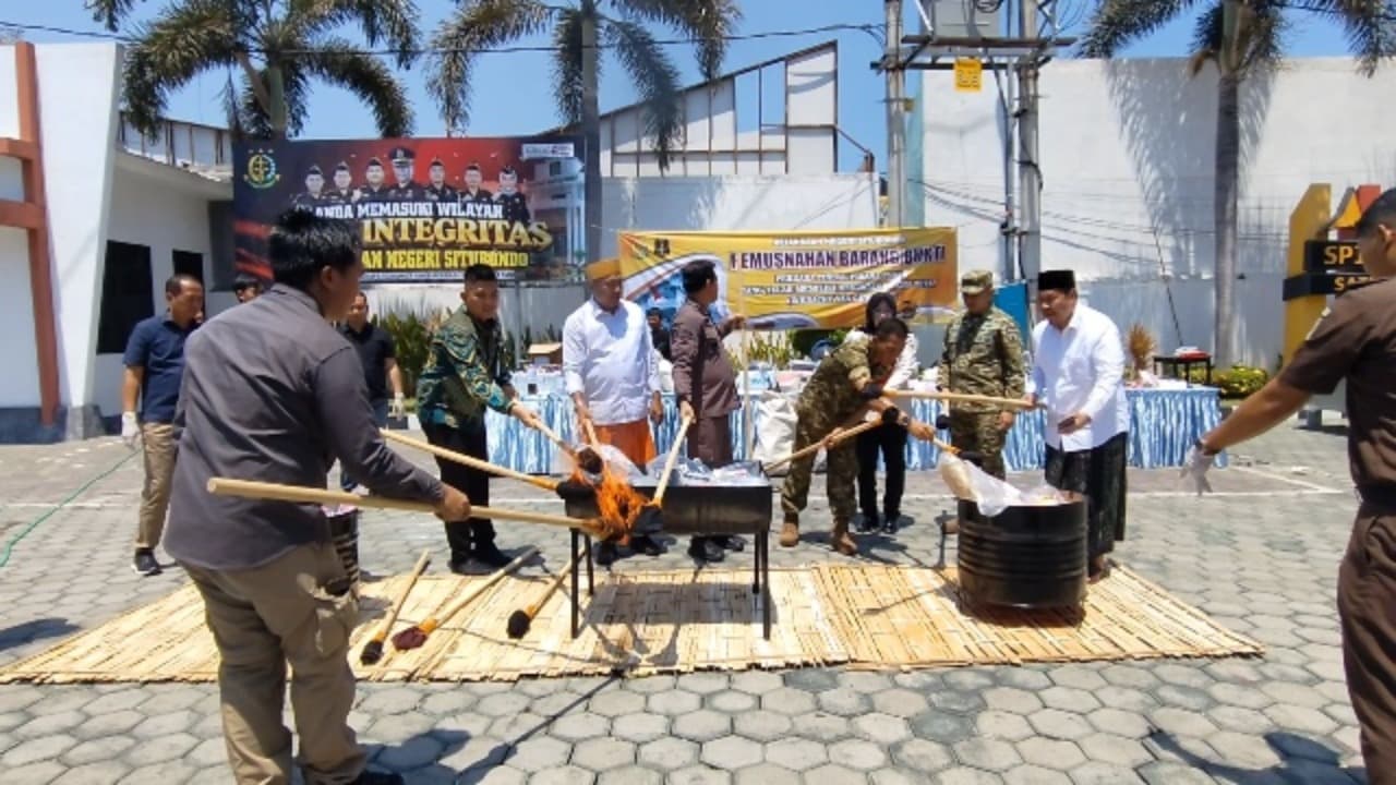 Kejari Musnahkan Narkotika dan Ribuan Pil
