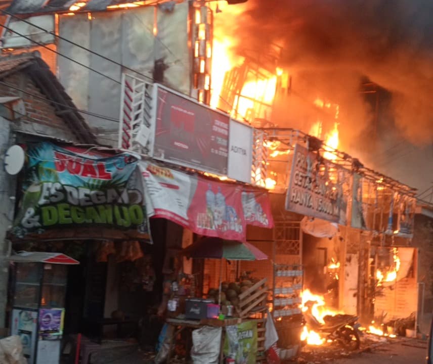 Korsleting AC, Usaha Print Al Yaubi di Kedinding Lor Surabaya Ludes Terbakar