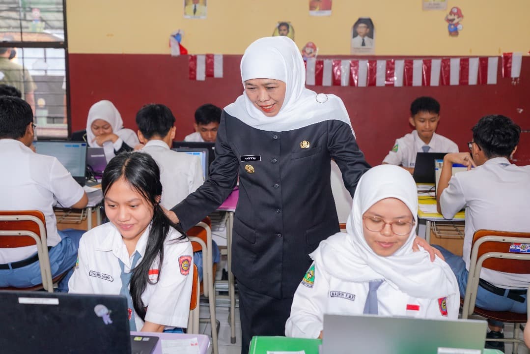 438.126 Murid SMA/SMK Ikuti TKA, Gubernur Khofifah Pastikan Pelaksanaan Berjalan Lancar