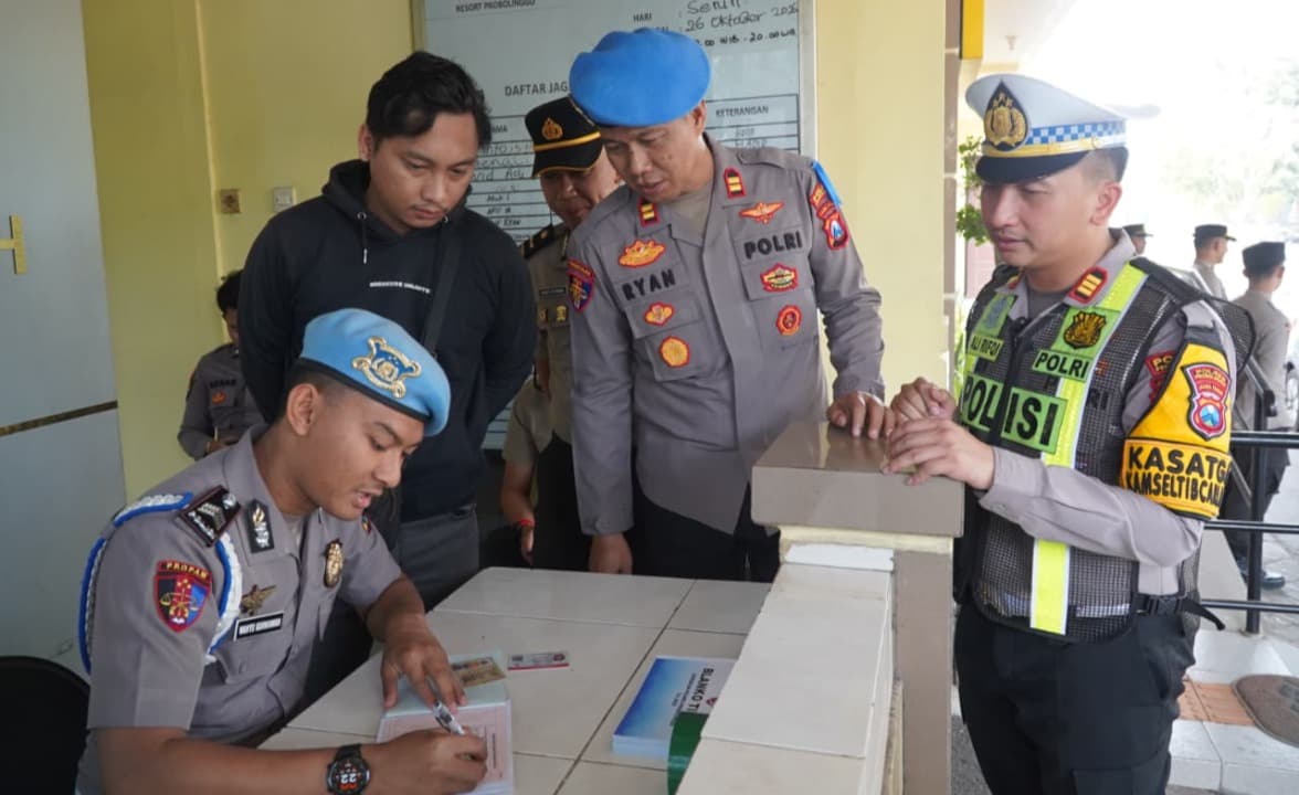 Tak Bawa SIM dan STNK, Dua Anggota Polres Probolinggo Ditindak